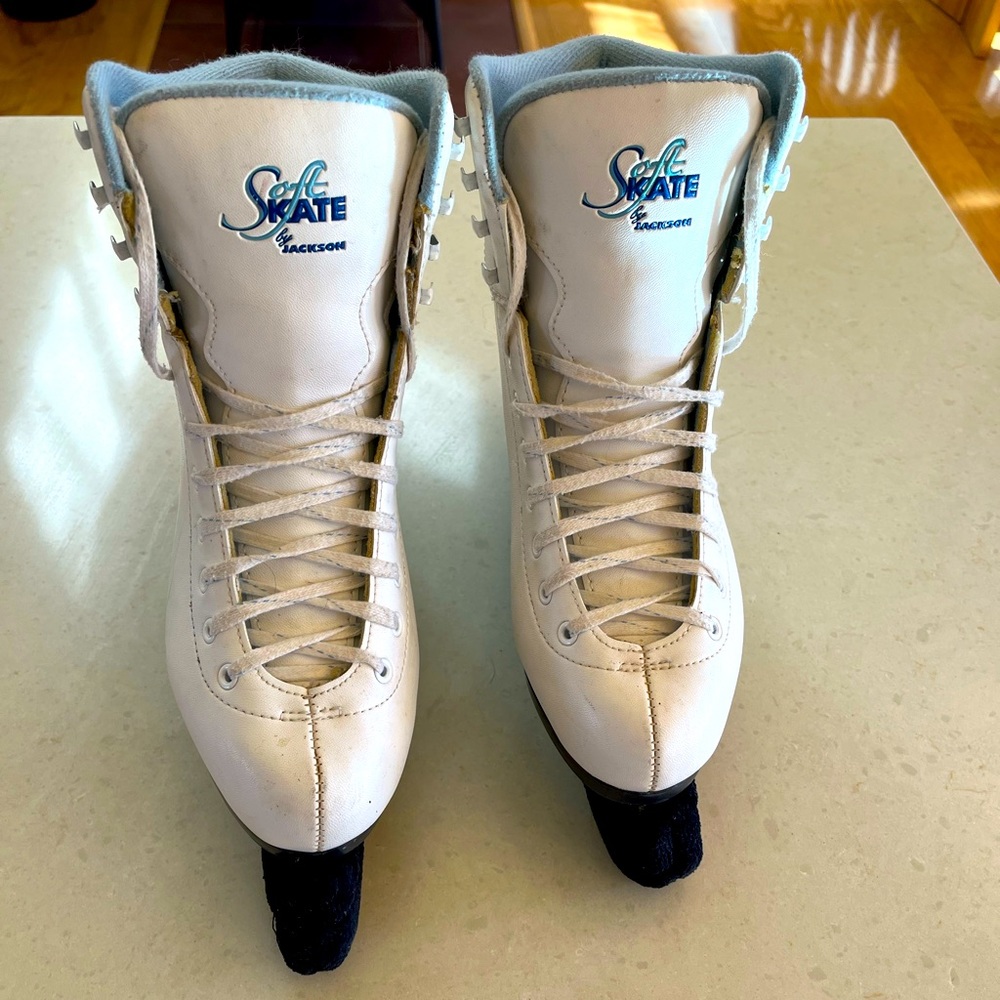 Jackson Soft Skate, Women’s 8 Ice Skates, Great Used Condition.